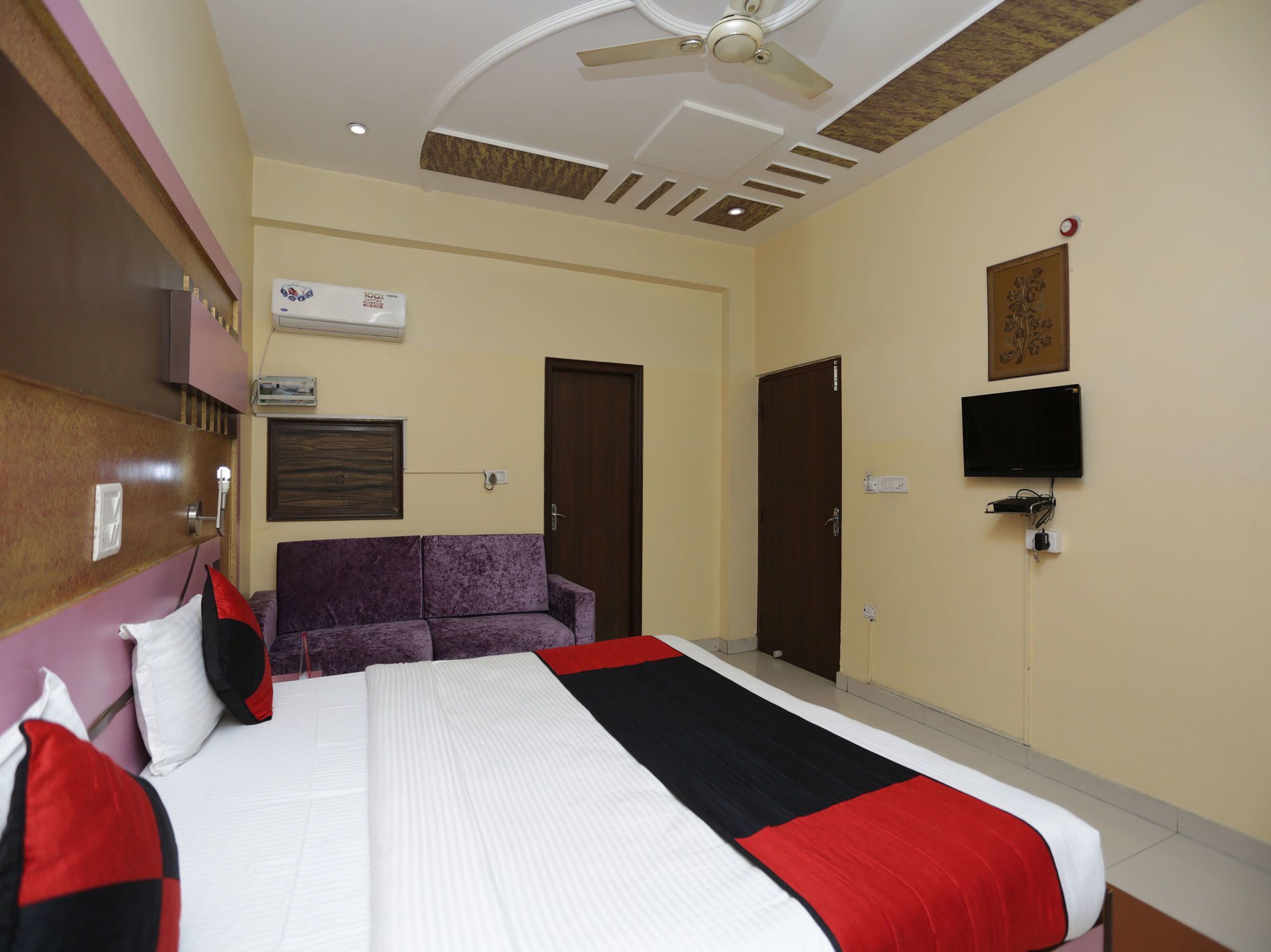 Oyo 12221 Hotel M House Агра Экстерьер фото